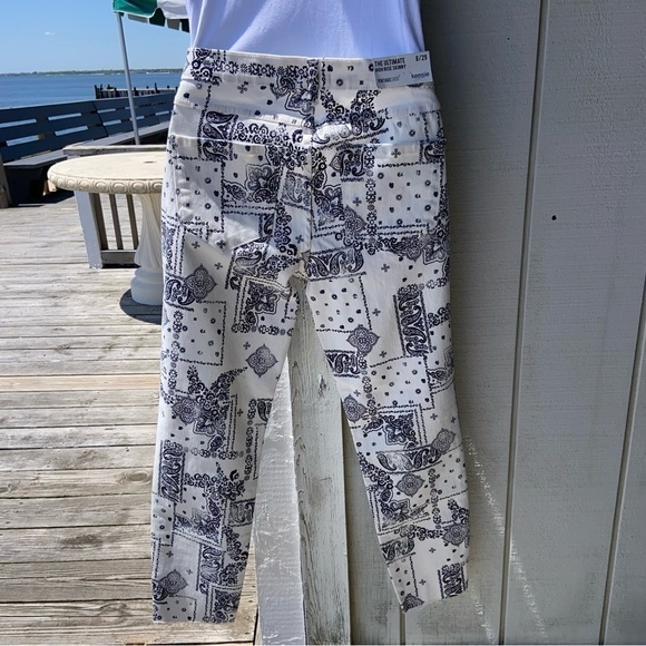 NWT Vintage Lux ultimate high rise skinny Jeans from Kensie. Raw edged hem. - Picture 3 of 9